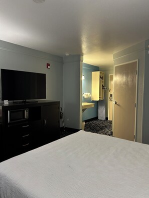 Room, 1 Queen Bed, Accessible, Non Smoking (Mobility)