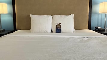 Schreibtisch, Bügeleisen/Bügelbrett, kostenlose Babybetten