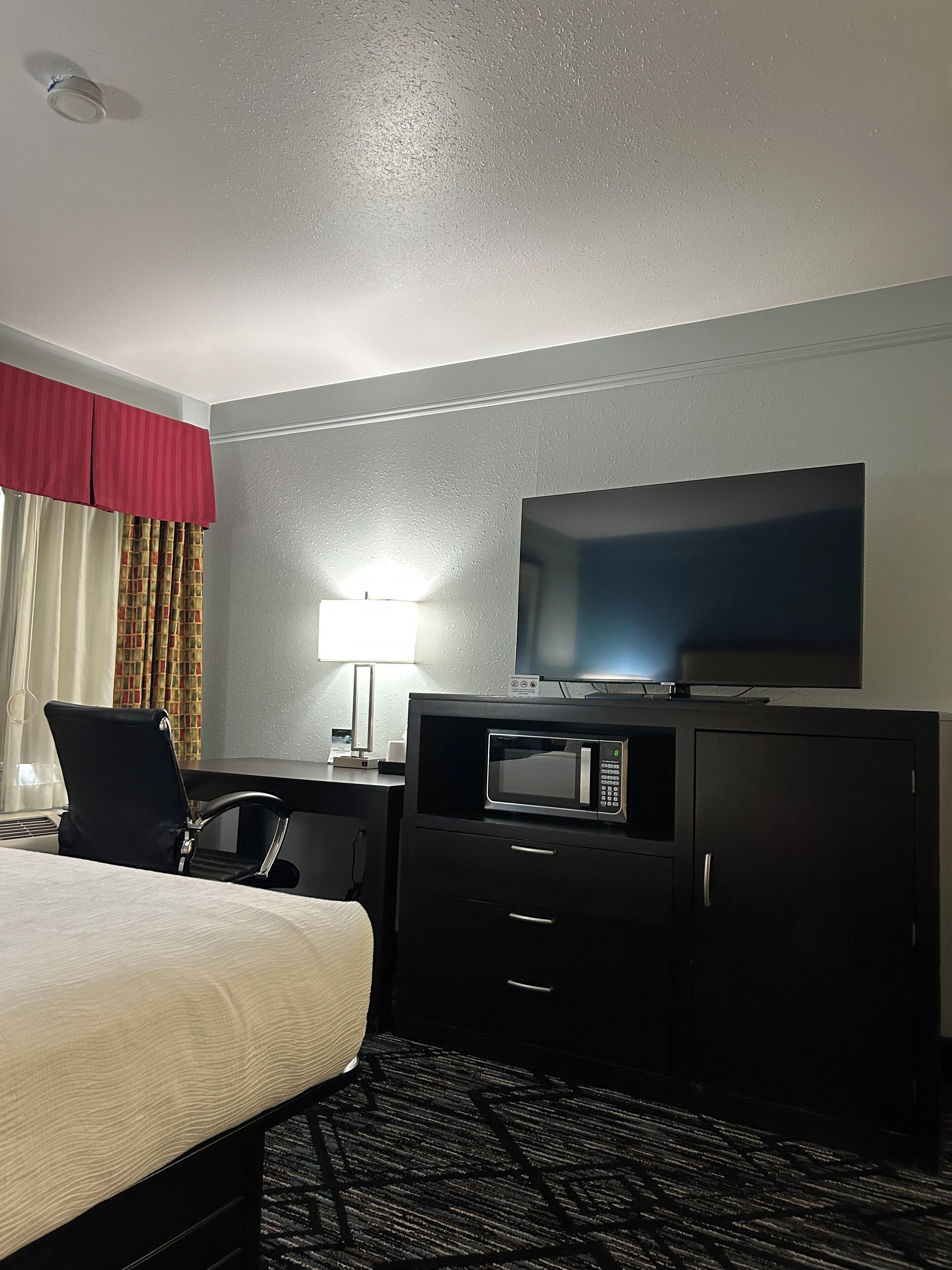 room, 1 queen bed, accessible, non smoking (mobility) | desk, iron/ironing board, free cots/infant beds, free wifi