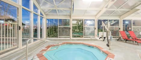 Indoor pool, pool loungers