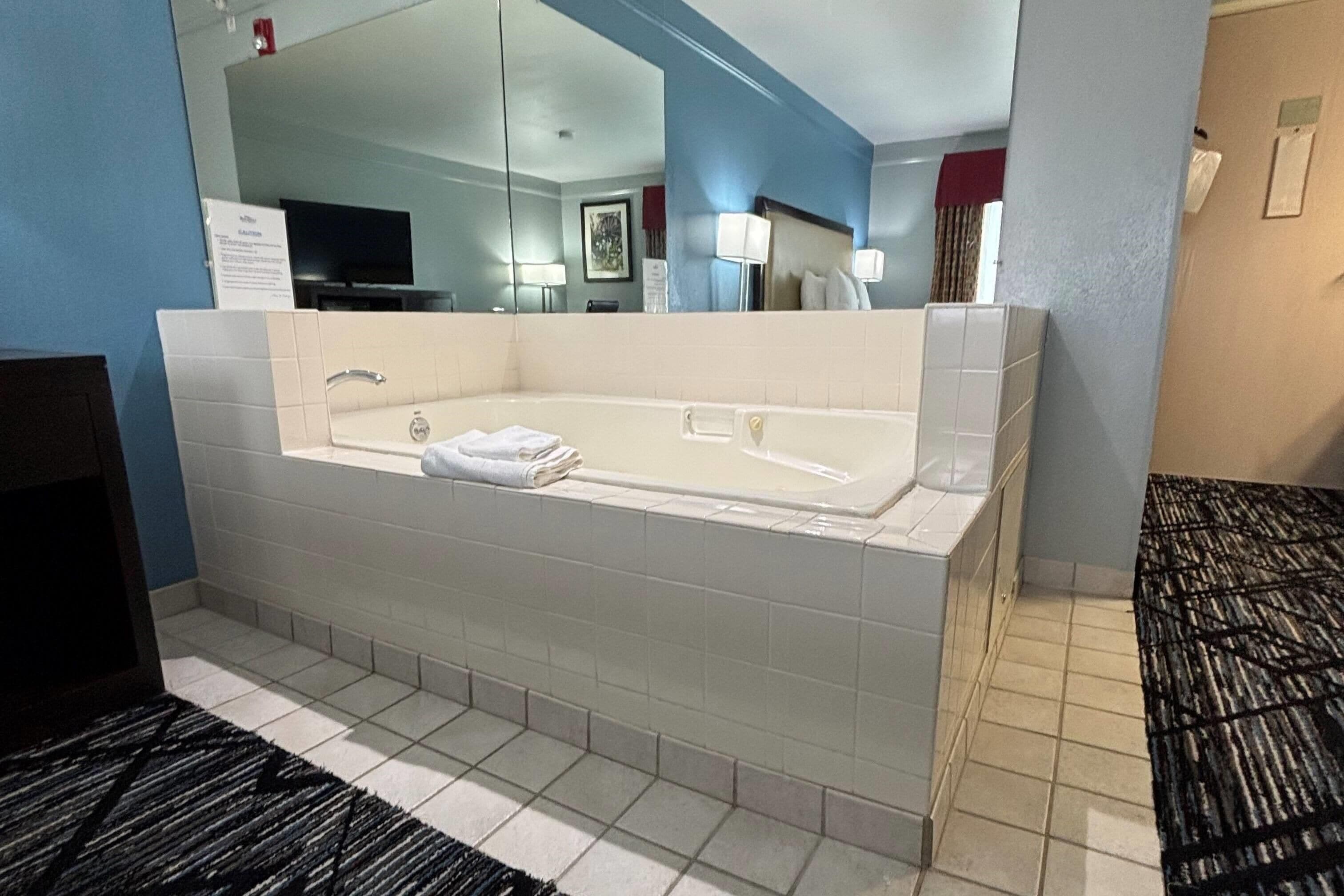 deluxe studio suite, 1 king bed, non smoking | desk, iron/ironing board, free cots/infant beds, free wifi