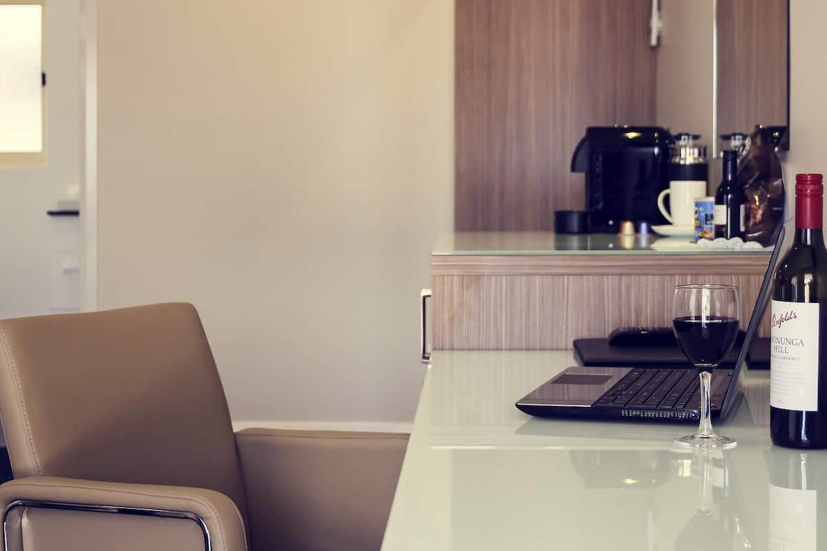 Privilege, Kamar, 1 Tempat Tidur King | Seprai premium, minibar, meja kerja, dan tirai kedap cahaya