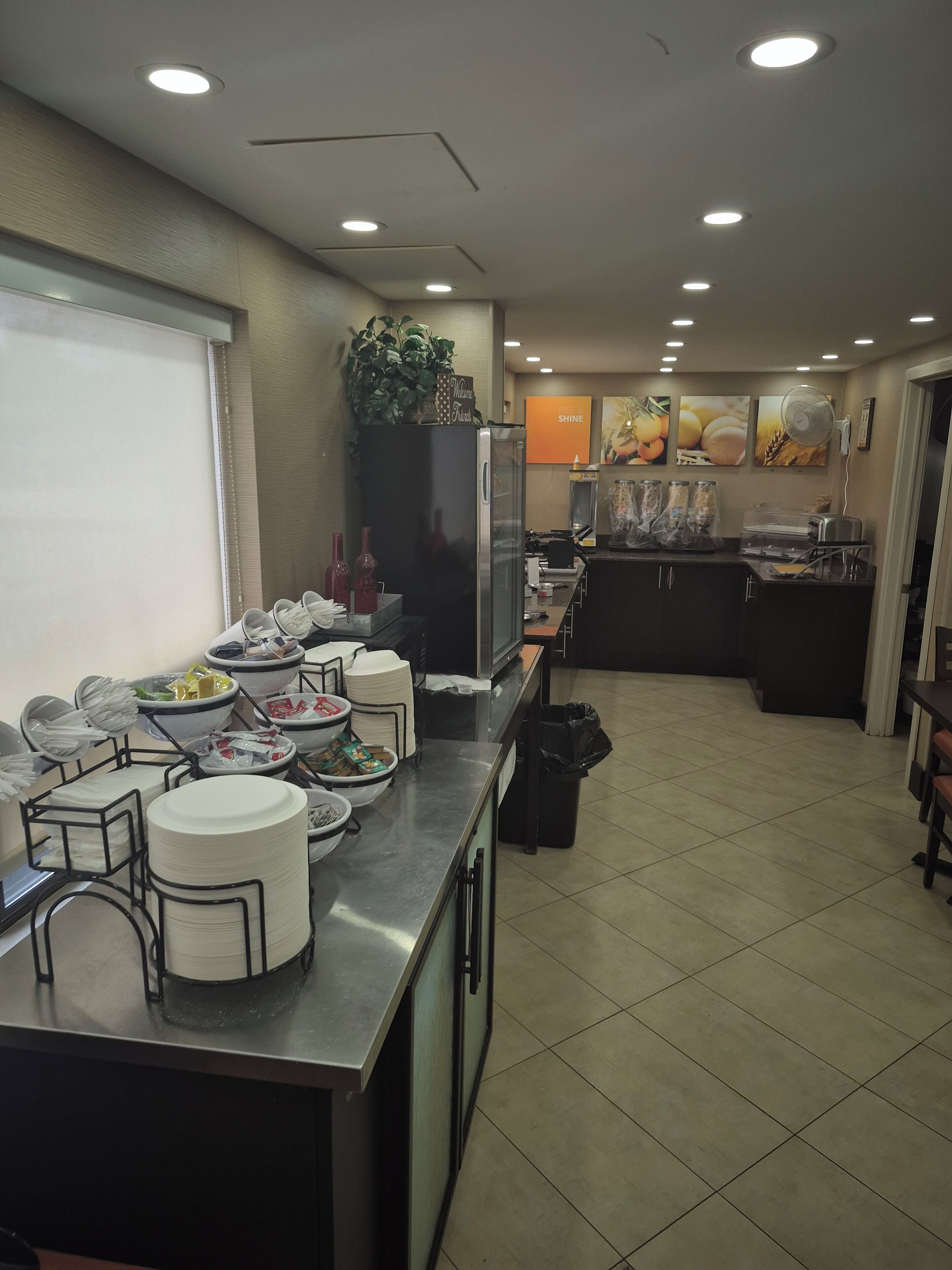 free daily full breakfast