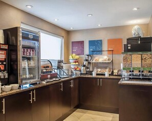 Free daily full breakfast - Comfort Inn (Fort Erie)