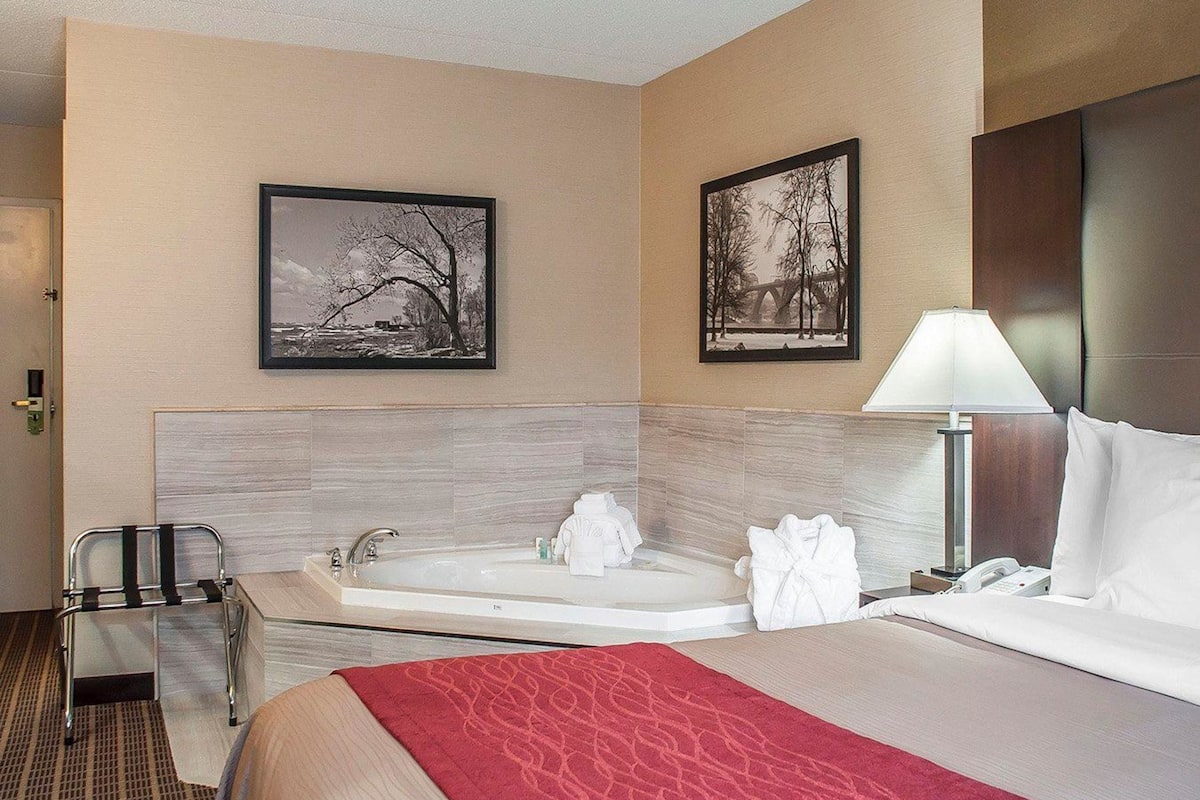 Suite, 1 King Bed, Non Smoking | Premium bedding, down comforters, pillowtop beds, individually decorated