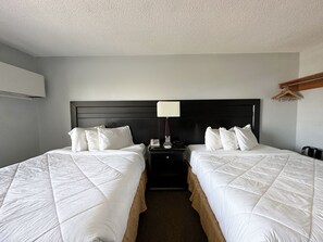 Iron/ironing board, free WiFi, bed sheets - Travelodge by Wyndham Welland (Welland)