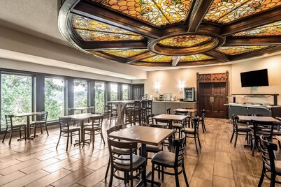 Riverview Inn & Suites, an Ascend Collection Hotel