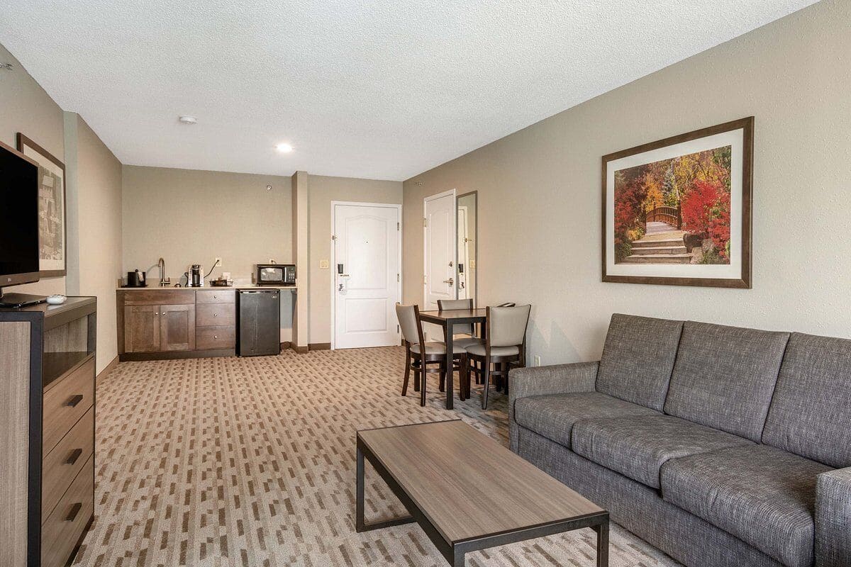 Business Suite, 2 Double Beds, Accessible, Non Smoking | Pillow-top beds, desk, laptop workspace, blackout curtains