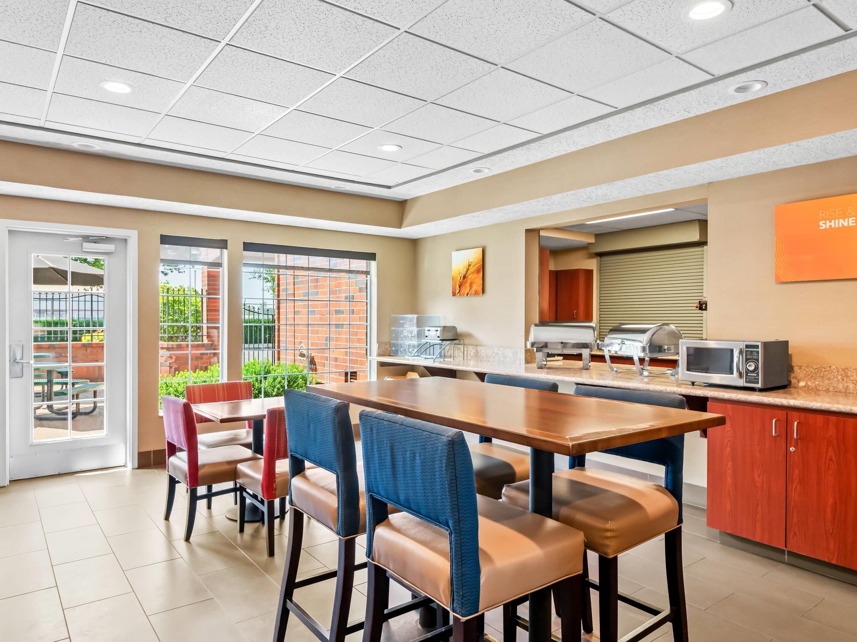 Free daily buffet breakfast 