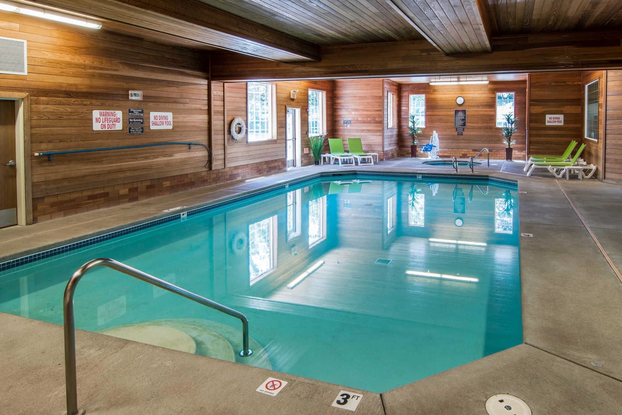 indoor pool, pool loungers