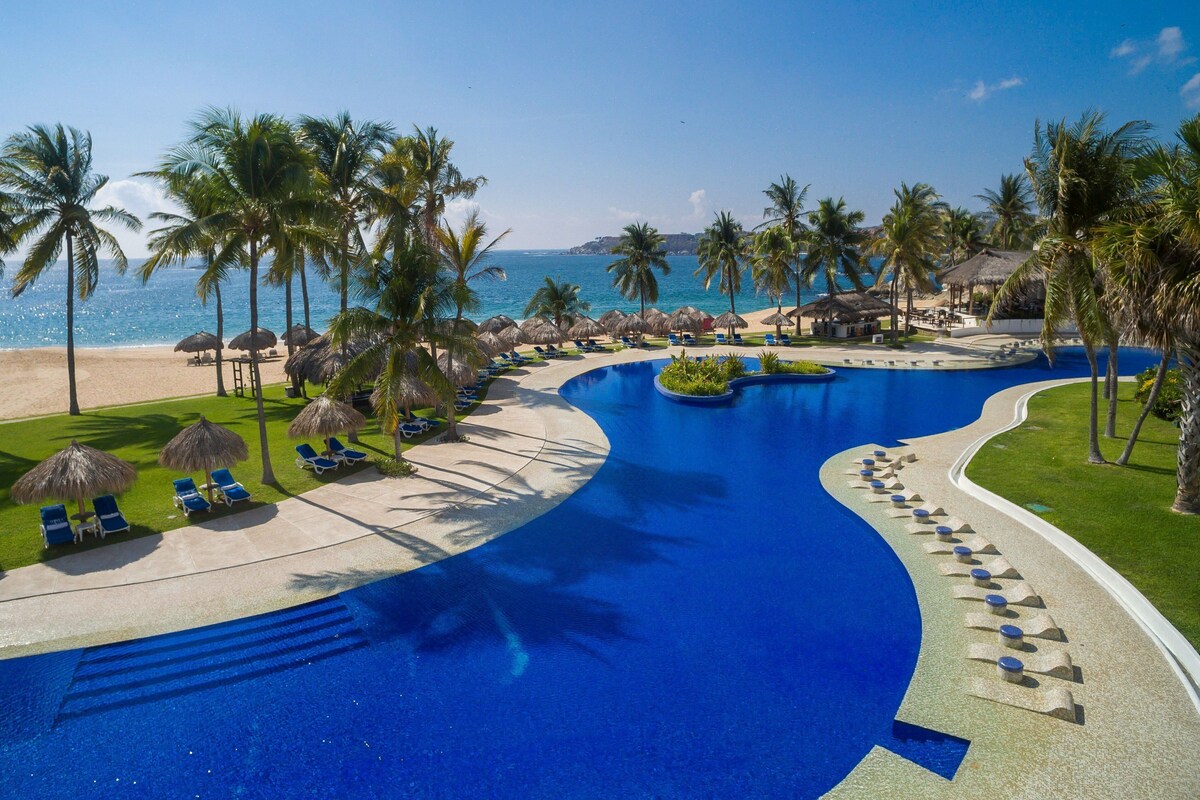 hotel pool at barcelo huatulco beach resort