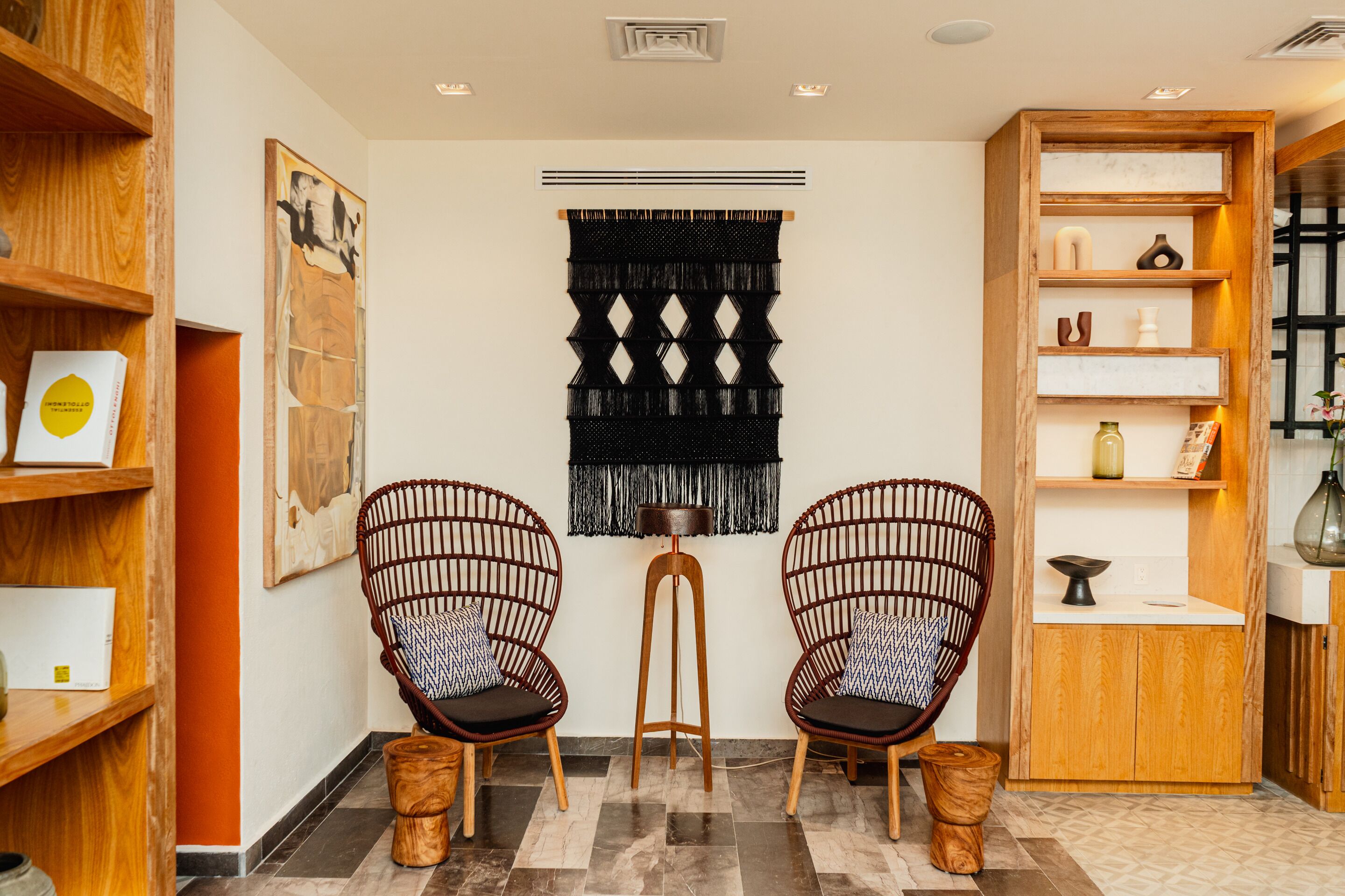 5 restaurants, breakfast, lunch, dinner served; international cuisine