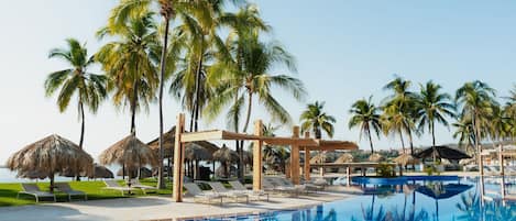 3 outdoor pools, open 8:00 AM to 8:00 PM, lifeguards on site