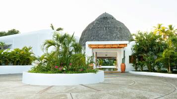 Vista frontal de la propiedad