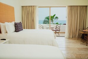 Deluxe two beds sea view | Premium bedding, minibar, in-room safe, desk