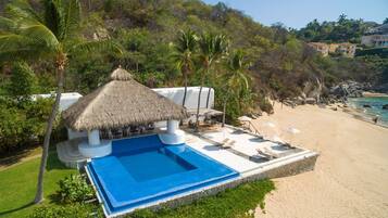 5 restaurants, breakfast, lunch, dinner served; international cuisine