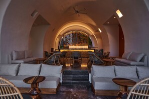 2 bars/lounges, poolside bar