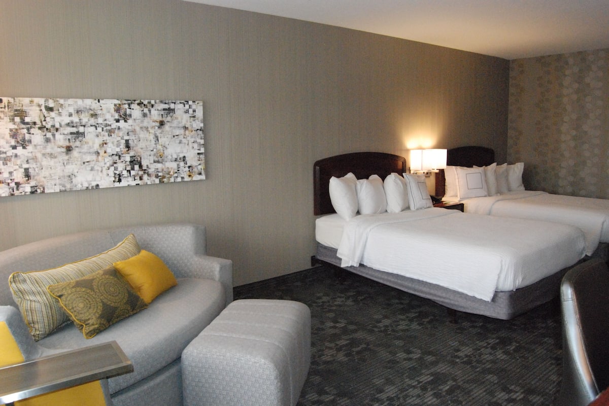 In-room safe, desk, iron/ironing board, free cribs/infant beds