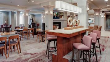 Se sirven desayunos y cenas, cocina americana