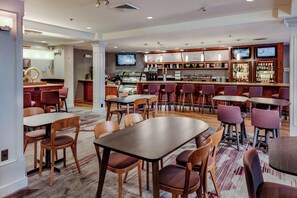 Breakfast and dinner served - Courtyard by Marriott Cranbury South Brunswick (Cranbury)