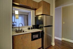 Suite, 1 habitación | Ropa de cama hipoalergénica y escritorio