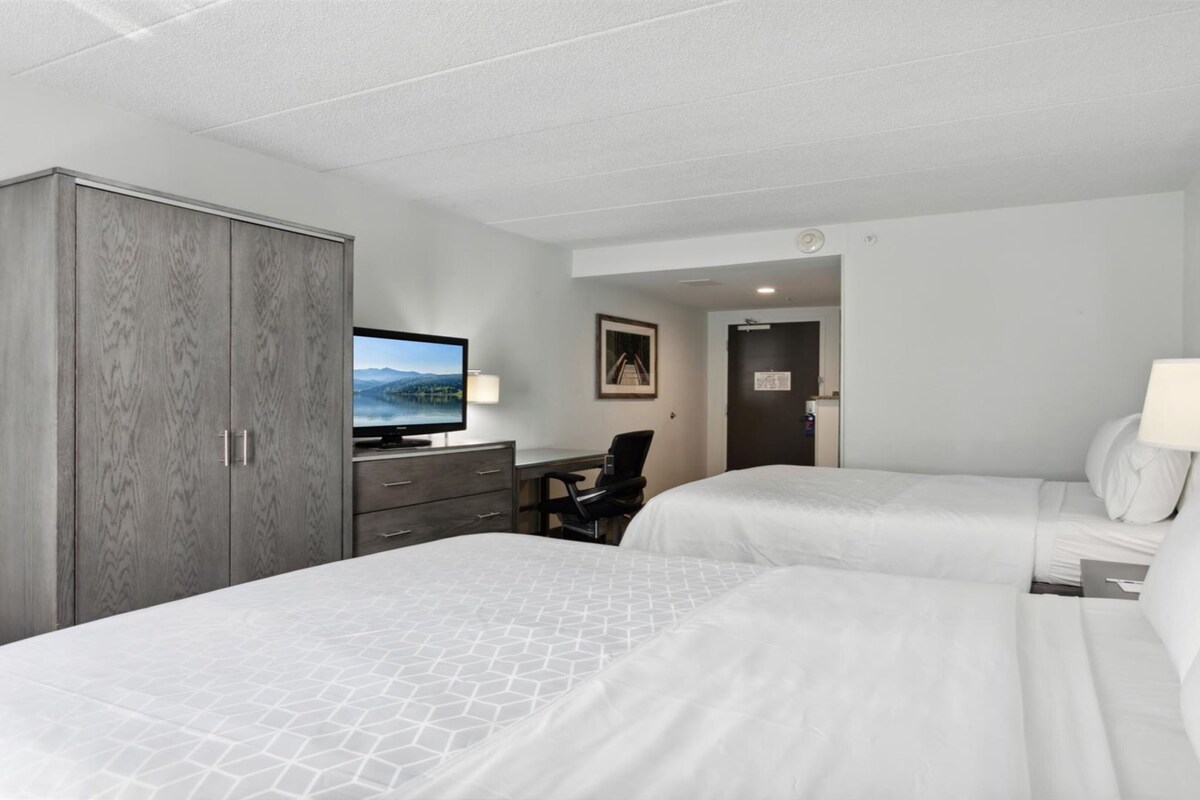 Egyptian cotton sheets, premium bedding, down duvets, desk