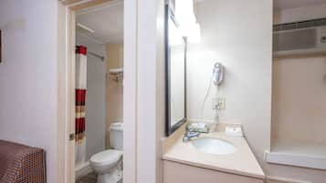 Combined shower/tub, hair dryer, towels