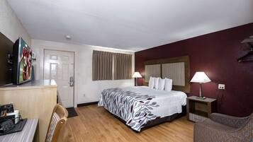 Camera Superior, 1 letto king (Larger Room, Smoke Free) | Una scrivania, tende oscuranti, ferro/asse da stiro, Wi-Fi gratuito