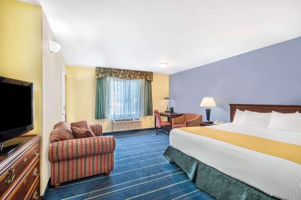 Soundproofing, iron/ironing board, rollaway beds, free WiFi