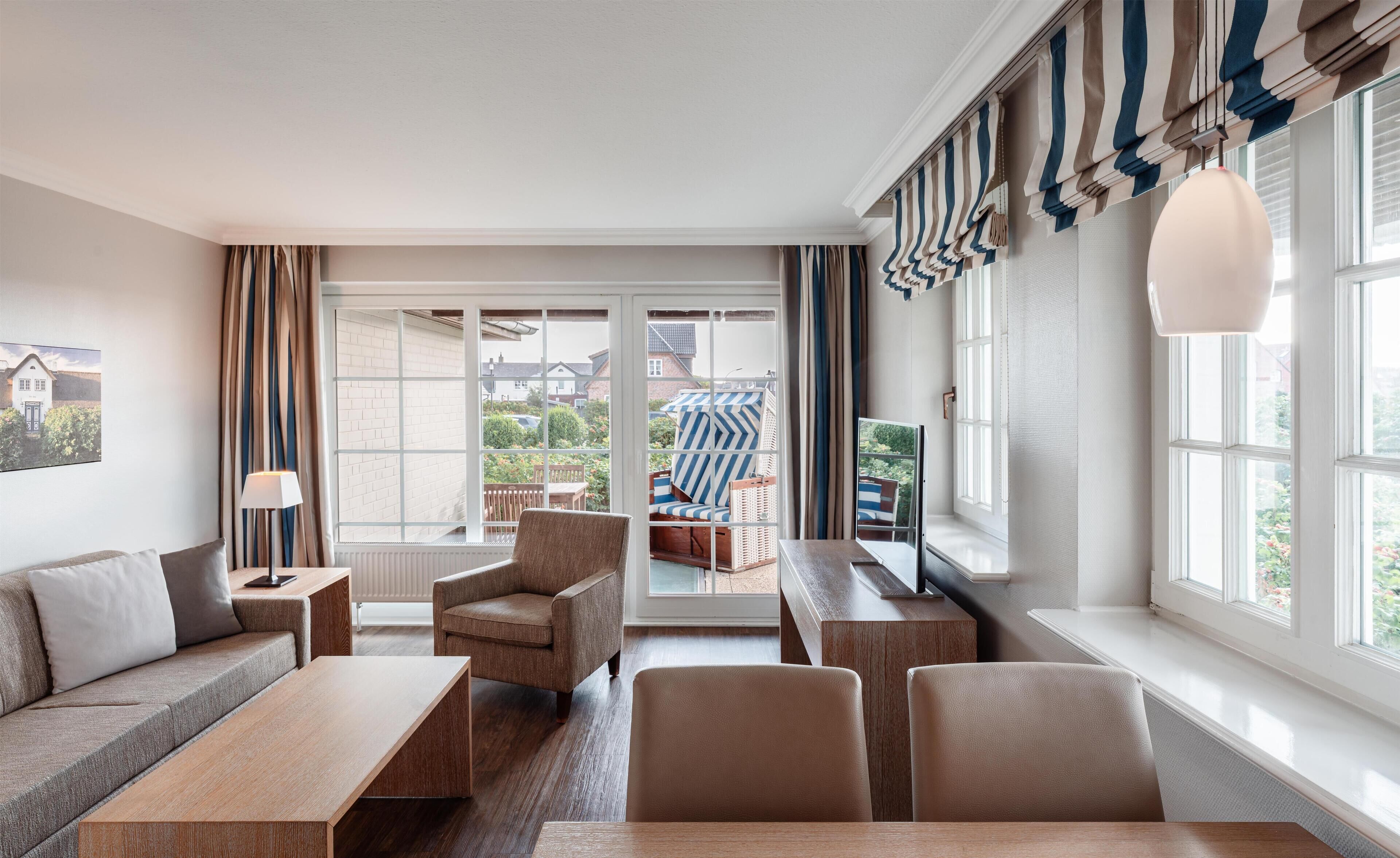 Comfort Suite | Hypo-allergenic bedding, in-room safe, soundproofing, iron/ironing board