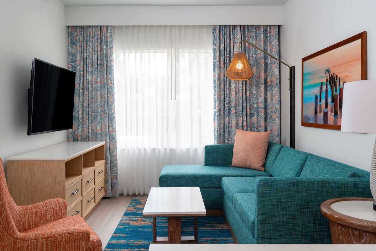 Phòng Suite, 2 giường cỡ queen, quang cảnh thành phố | Bộ đồ giường cao cấp, chăn bông, nệm có lớp đệm bông 