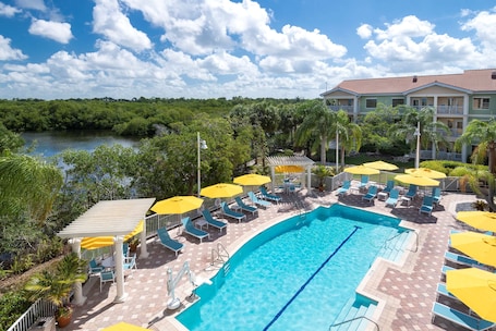 室外游泳池,日光浴躺椅