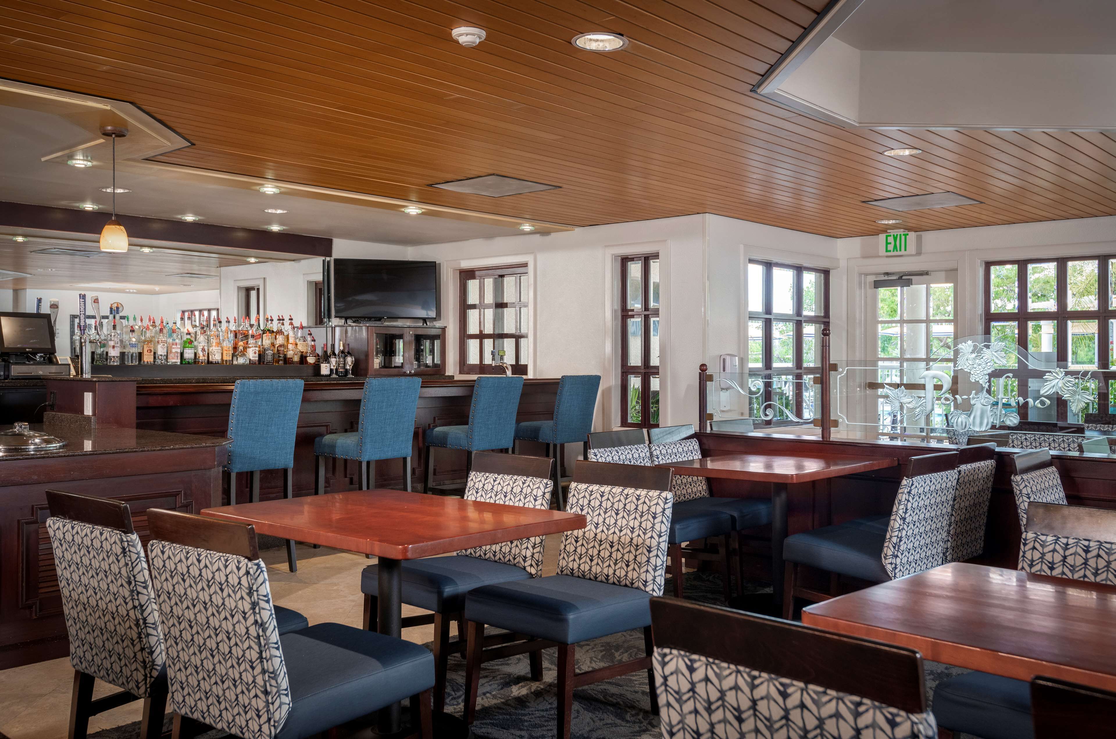 breakfast, lunch, dinner served; american cuisine