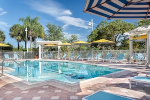 Outdoor pool, pool loungers