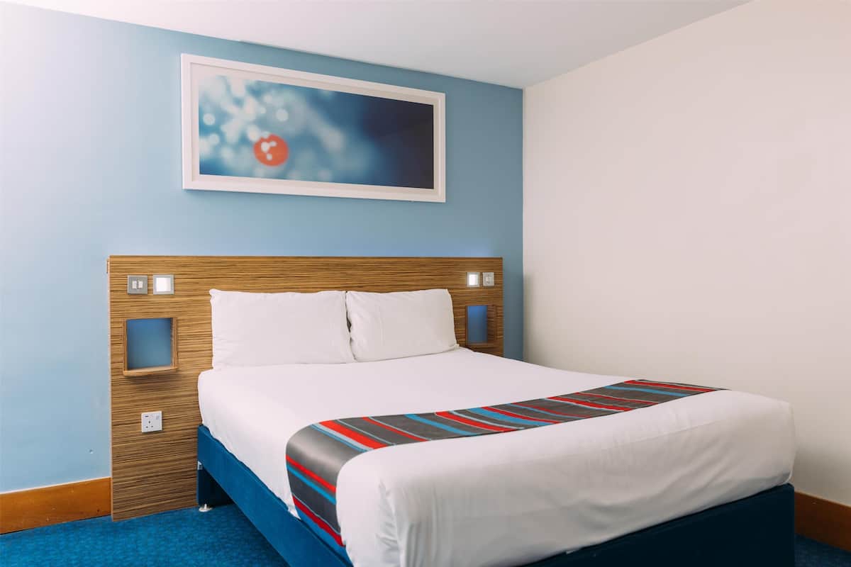 standard double room | iron/ironing board, free wifi, bed sheets