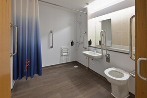 Salle de bain accessible aux personnes à mobilité réduite