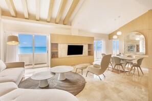 Premium bedding, in-room safe, desk, laptop workspace