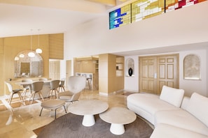 Premium bedding, in-room safe, desk, laptop workspace