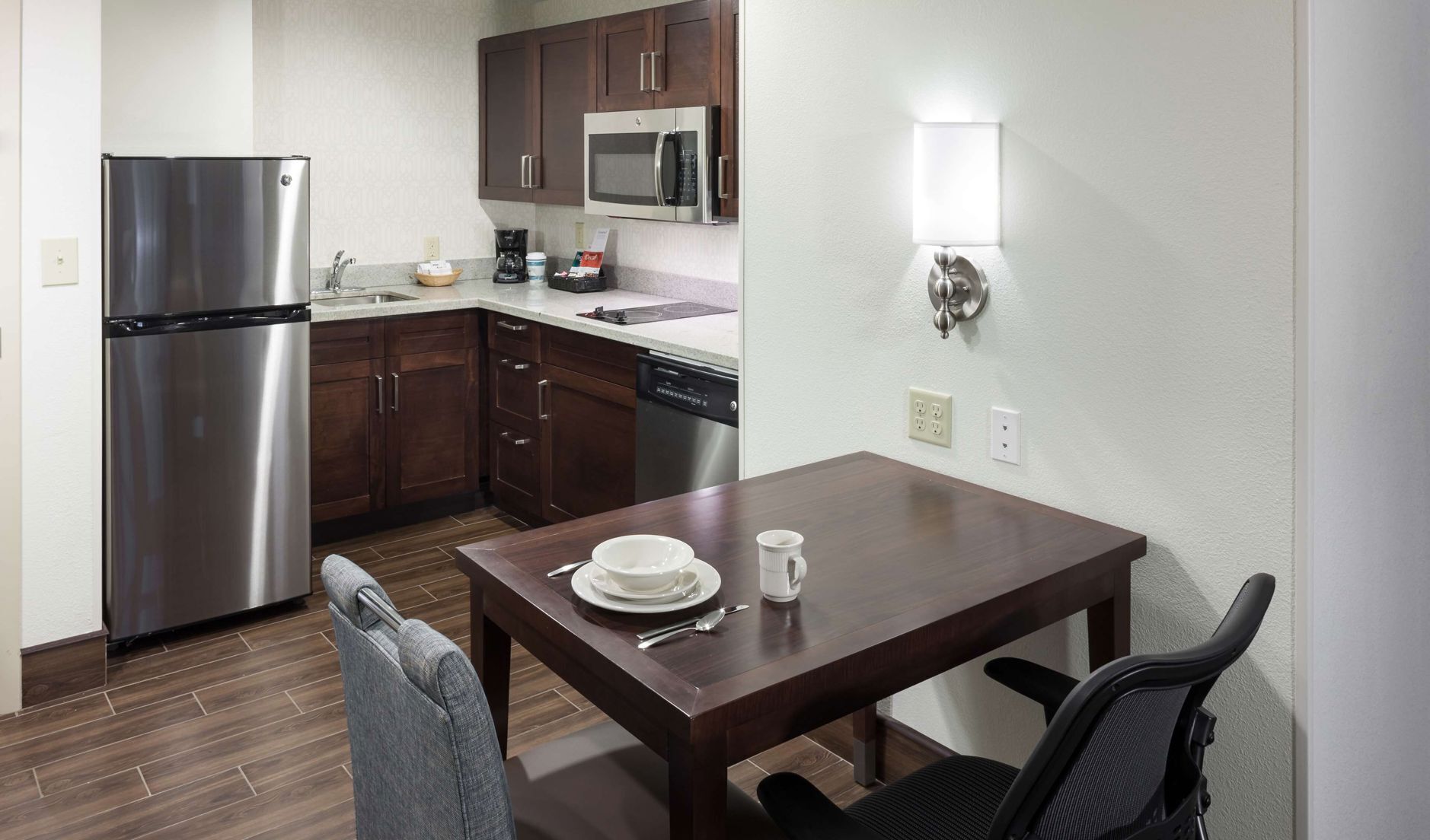 Private kitchen | Fridge, microwave, stovetop, dishwasher