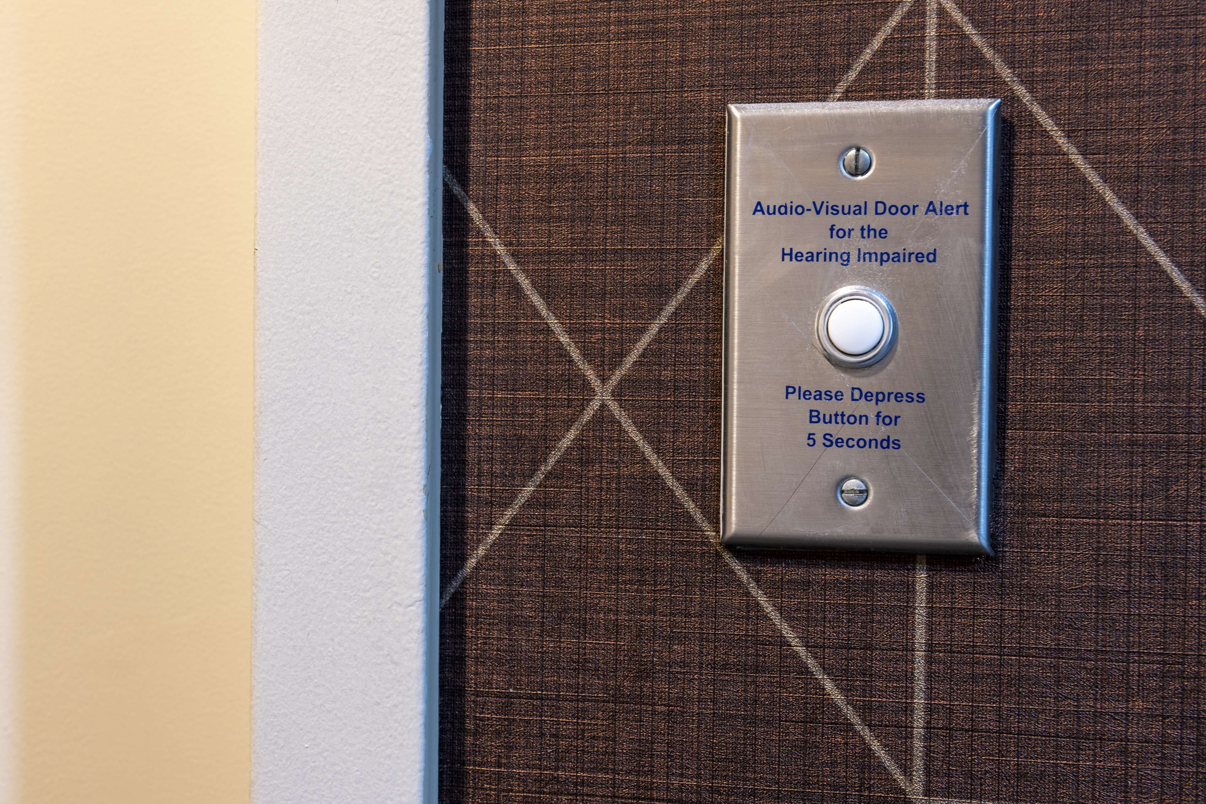 studio, 1 king bed, accessible, bathtub | hypo-allergenic bedding, desk, blackout curtains, soundproofing