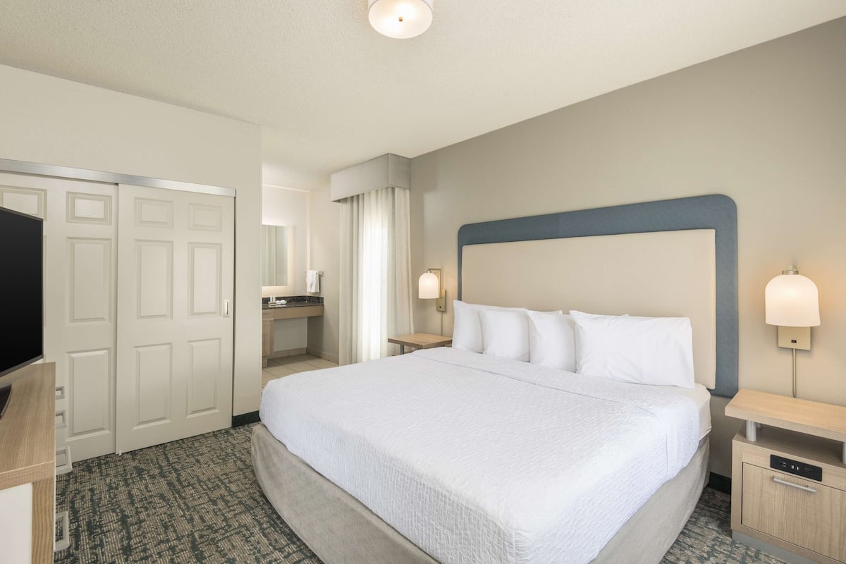 Hypo-allergenic bedding, desk, blackout curtains, soundproofing
