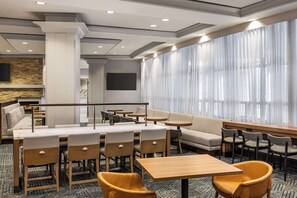 Free daily buffet breakfast - Homewood Suites by Hilton Washington, D.C. Downtown (Washington)