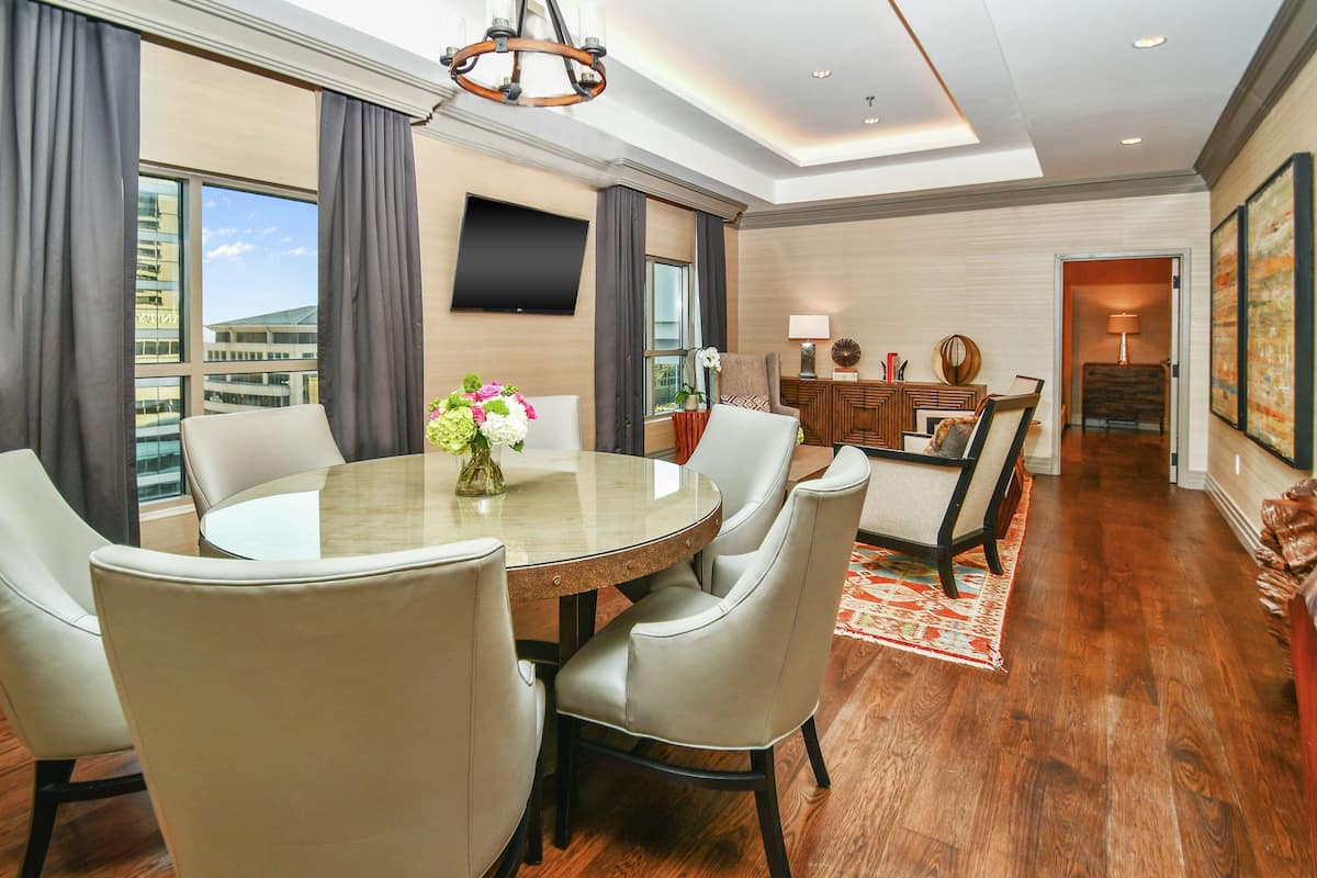 Presidential Suite, 1 Bedroom | In-room safe, desk, iron/ironing board, free cribs/infant beds