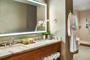 Bathroom - Hilton Dallas/Park Cities (Dallas)