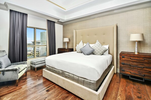 Presidential Suite, 1 Bedroom | Living area | 27-inch TV with cable channels, video-game console, pay movies