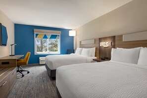 Desk, laptop workspace, blackout curtains, iron/ironing board - Holiday Inn Express Hotel & Suites Fort Pierce West by IHG (Fort Pierce)