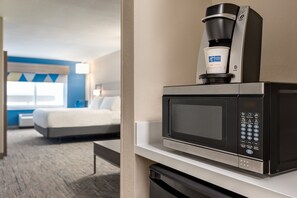 Suite, 1 King Bed with Sofa bed, Accessible (Accessible Tub) | Room amenity