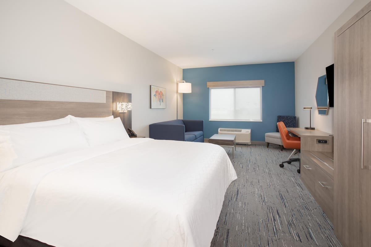 1 bedroom, premium bedding, in-room safe, desk
