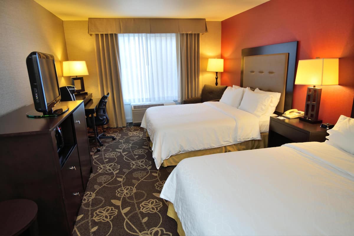 Premium bedding, in-room safe, desk, laptop workspace