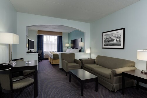 Holiday Inn Express Suites Plant City by IHG